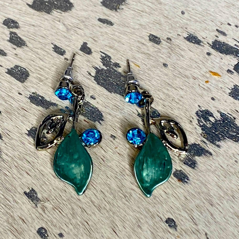 Pretty Earrings with Blue Stone✨